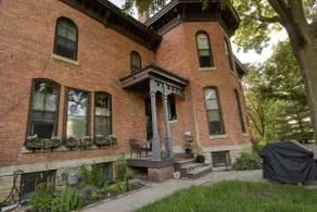 Private 3 Room Suite in Historic Downtown - Image 2