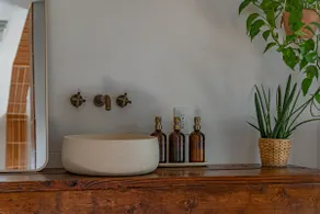 * New * Modern Chic Studio /soaking tub/ bike path - Image 4