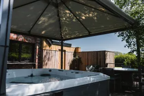 Luxury Lakeview Retreat With Hot Tub/Pool table - Image 3