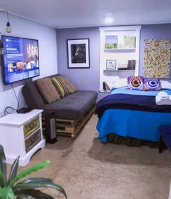 Artist Retreat · Hammock Lounge · Near Stockyards - Image 2