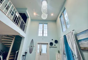 Luxurious Family-Friendly Pompano Home - Image 2