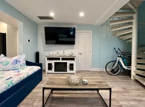 Luxurious Family-Friendly Pompano Home - Image 3