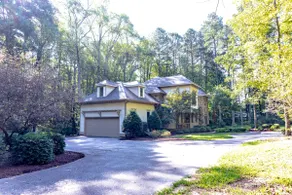 Spacious 5BR Family Retreat | Near Apex + RTP - Image 5