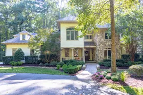 Spacious 5BR Family Retreat | Near Apex + RTP - Image 2