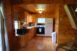 Lakeside Cabin - Image 4