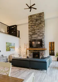Private Lakehouse getaway with all modern comforts - Image 4