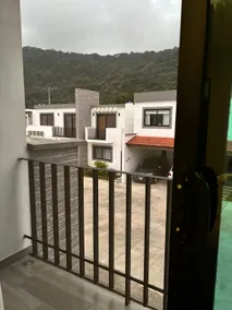 House at the foot of the Mountain in Orizaba - Image 2