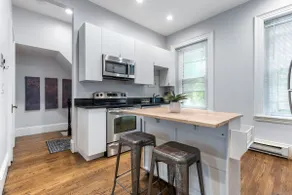 ZSpacious 2BR Near Harvard & MIT | Free Parking* - Image 3