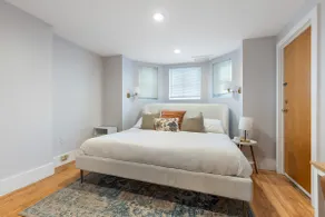 ZSpacious 2BR Near Harvard & MIT | Free Parking* - Image 4