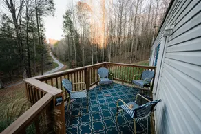 Stylish Country Getaway Convenient to Rt-19 - Image 3
