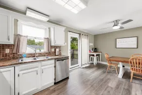 Spacious 3 Bedroom - Image 4