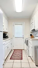 Cozy Townhouse 2-Bedroom, Walk to Stadium/Downtown - Image 3
