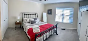Cozy Townhouse 2-Bedroom, Walk to Stadium/Downtown - Image 5