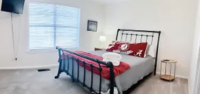 Cozy Townhouse 2-Bedroom, Walk to Stadium/Downtown - Image 4