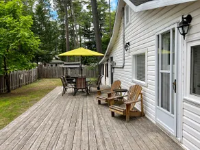 Cheerful 3 bedroom, 1.5 bathrooms 4 season Chalet. - Image 3