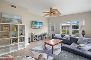 Modern 2 bed/1 bath duplex, close to everything. - Image 5
