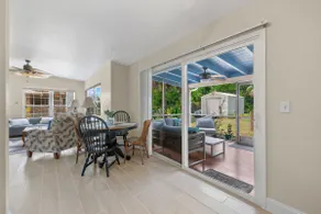 Modern 2 bed/1 bath duplex, close to everything. - Image 4