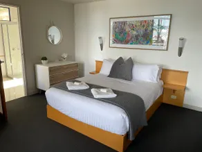 Panoramic views from your stunning 'Treehouse' - Image 2