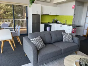 Panoramic views from your stunning 'Treehouse' - Image 3