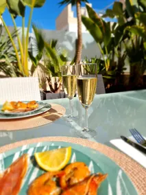 Grande villa entièrement équipée avec piscine privée, barbecue et terrasse | Vue mer | À côté de la plage - Image 3