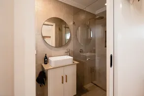 1 bedroom guest house close to beach - Image 5