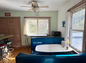 Streamside Catskill Mountain House - Image 4