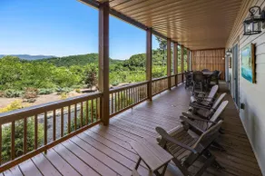 New Modern Mountain Condo with Vista Mountain Views, Large Deck, Washer & Dryer! - Image 3