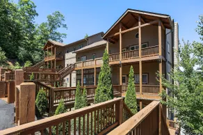 New Modern Mountain Condo with Vista Mountain Views, Large Deck, Washer & Dryer! - Image 5
