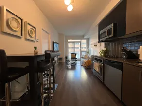 2 Brm Luxury Condo Near Eglinton Subway - Image 4