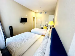 SoHo View Room with Two Beds in Hotel Comfort - Image 3