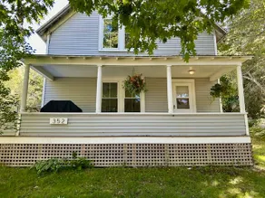Crooked Road Cottage, Cozy Coastal Retreat - Image 4