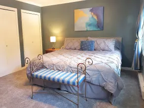 2 Bdrm townhome - GREAT location, 3 miles from PSU - Image 3