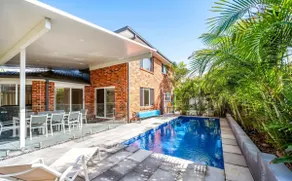 Cheerful 4-bedroom family retreat in Caves Beach - Image 3