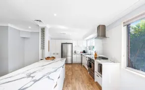 Cheerful 4-bedroom family retreat in Caves Beach - Image 4