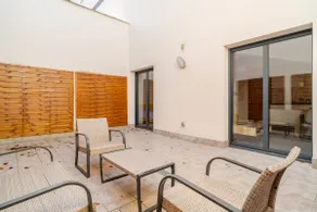 Chic & Contemporary Apartment Private Terrace - Image 4
