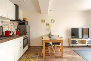Chic & Contemporary Apartment Private Terrace - Image 3