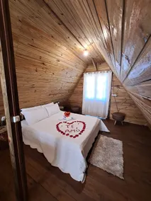 Secluded cabin in the mountains Sunrise retreat - Image 3