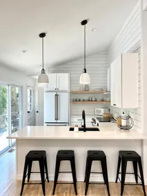 Sparkling East Hampton Oasis 3 bed 2 bath w/heated pool. Pets Welcome! - Image 5