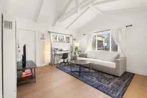 Convenient 1BD Near Bushrod & Berkeley w/ Parking - Image 5