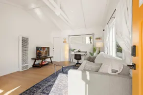 Convenient 1BD Near Bushrod & Berkeley w/ Parking - Image 2