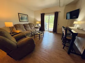 Keepin' it Wild @ Center Hill Country Inn - Image 4