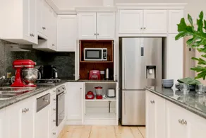 Oasis - Luxe living, with pool / walk to cafes - Image 4