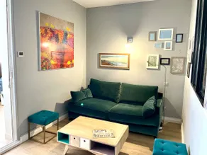 Charming 2-room apartment in the city center with parking - Image 2