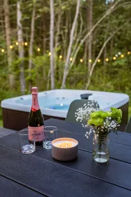 HotTub+Firepit/5 min to DockSquare, Dining, Beach - Image 4