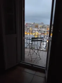 Cozy apartment overlooking the old port - Image 3