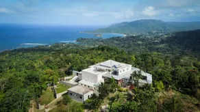 Breezy Castle Villa with private pool overlooking the Sea and Blue Mountains - Image 3