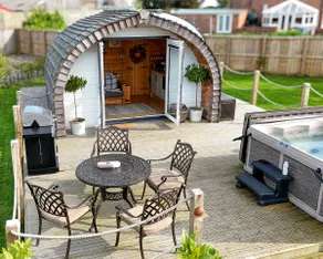 Yorkshire Exclusive Glamping with Hot Tub - Image 2
