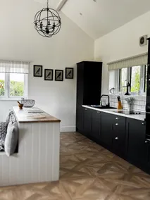 Luxury Barn Conversion with Hot Tub- 'Blackbird' - Image 2