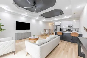 Spacious 3BDR Luxury Penthouse - Image 3