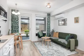 New studio apartment with free parking - Image 2